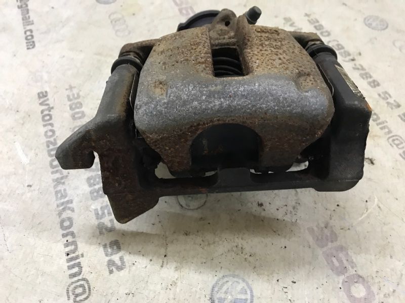 Супорт гальмівний 8K0615403E Audi A4