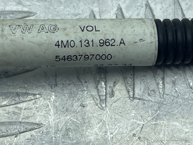Трубопровід подачі AdBlue 4M0131962A Audi Q7