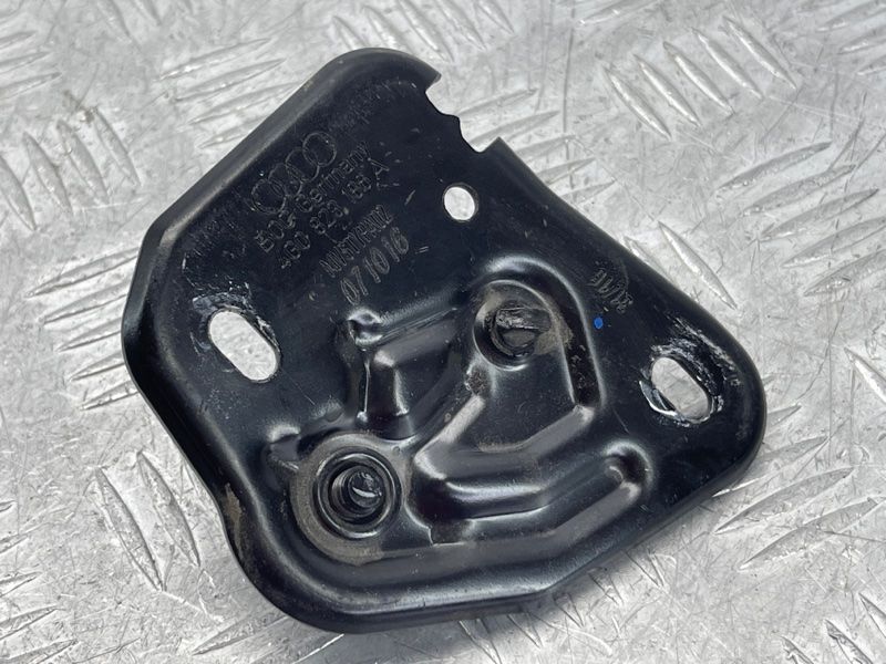 Скоба замка капоту 4G0823186A Audi A6