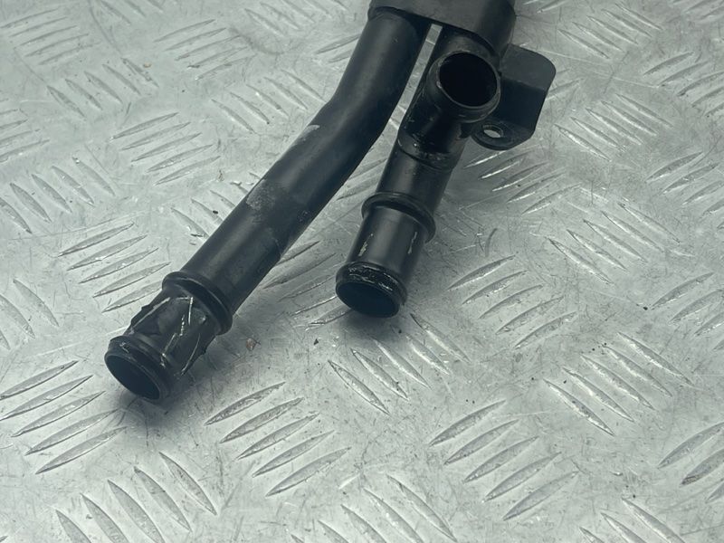 Трубопровод системы охлаждения 7P0121070AC Volkswagen Touareg