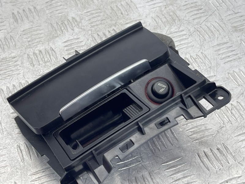 Попільничка 8K0857951CV10 Audi Q5