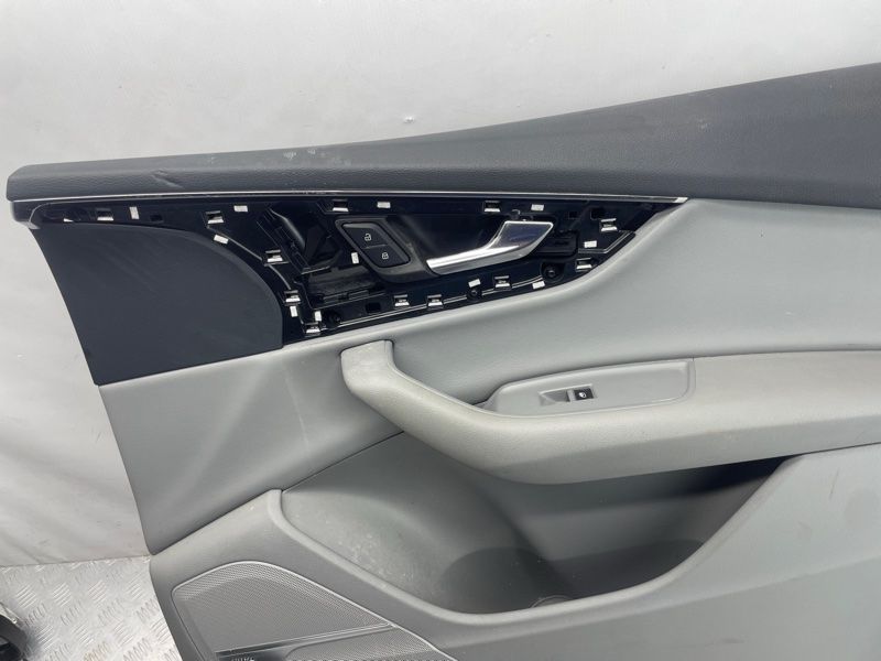 Обшивка дверей 4M0867104BFUT Audi Q7