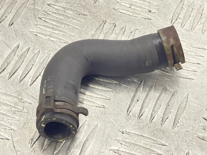 Патрубок системи охолодження 7L8121070AG Audi Q7