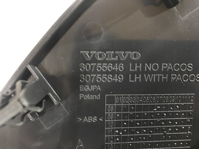 Накладка торпедо 30755646 Volvo XC60