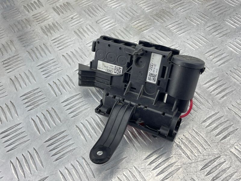 Блок розподільчий 8W0941823 Audi A4 Allroad
