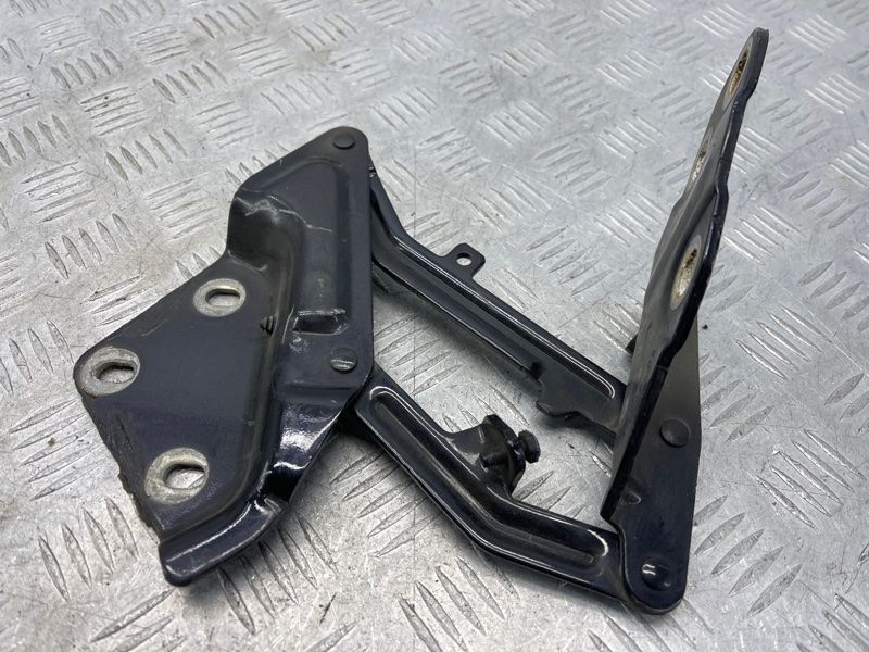 Петля капота 7L6823302A Volkswagen Touareg