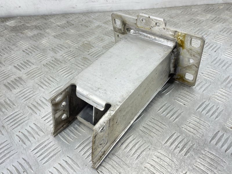 Кронштейн усилителя бампера правый 80A807134 Audi Q5 Audi Q5, Audi Q5 Sportback, Audi SQ5, Audi SQ5 Sportback