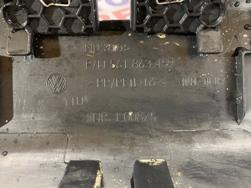 Накладка багажника 561863459 Volkswagen Passat