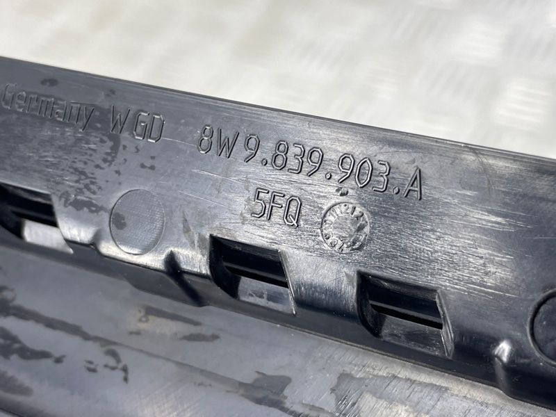 Накладка двери 8W9839903A5FQ Audi A4 Allroad