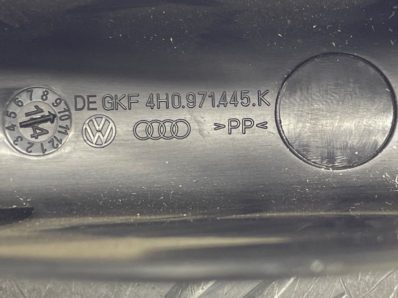 Накладка петли багажника 4H0971445K Audi A8