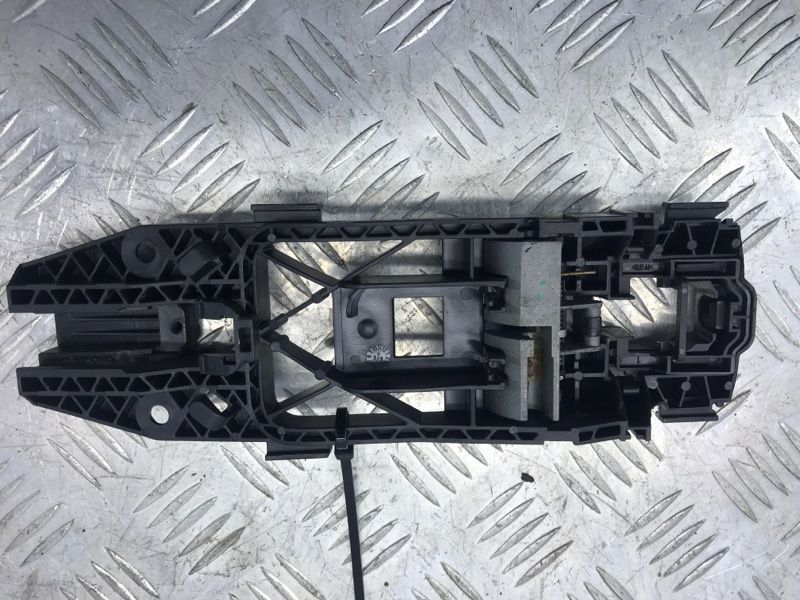 Кронштейн ручки Volkswagen Tiguan