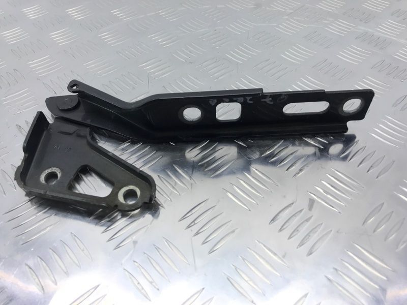 Петля капота 4L0823301 Audi Q7