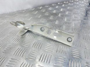 Петля капота 8U0823301 Audi Q3