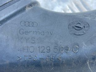 Патрубок воздушного фильтра 4H0129509C Audi A8
