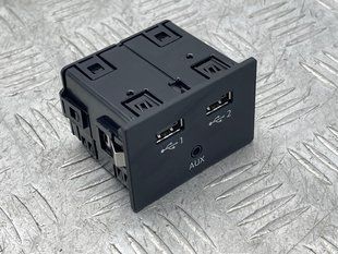 Роз'єм для підключення зовнішніх аудіоджерел (2x USB + 1x AUX-IN) 81A035736 Audi A7 Audi A3, Audi A6, Audi A7, Audi RS3, Audi S6