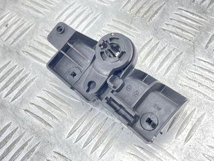 Кронштейн ручки відкривання капота 8W1823633C Audi A4