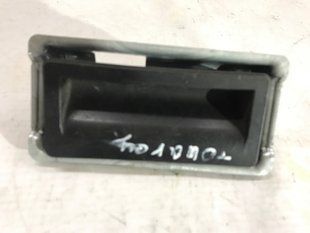 Кнопка замка кришки багажника 5N0827566T Volkswagen Touareg