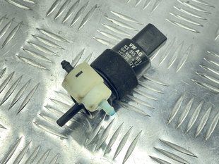 Насос омывателя стекла 1K6955651 Audi Q5 Audi A3, Audi A3 e-tron, Audi A4, Audi A4 Allroad, Audi A6, Audi A6 Allroad, Audi A7, Audi A8, Audi e-tron, Audi e-tron GT, Audi e-tron S, Audi Q3, Audi Q4 e-tron, Audi Q5, Audi Q7, Audi Q8, Audi Q8 e-tron, Audi RS3, Audi RS6 Avant, Audi RS7, Audi RS e-tron GT, Audi RS Q8, Audi S3, Audi S4, Audi S6, Audi S7, Audi S8, Audi SQ5, Audi SQ7, Audi SQ8, Audi SQ8 e-tron, Volkswagen Atlas, Volkswagen Atlas Cross Sport, Volkswagen e-Golf, Volkswagen Golf, Volkswagen Golf Alltrack, Volkswagen Golf R, Volkswagen Golf SportWagen, Volkswagen GTI, Volkswagen ID.4, Volkswagen Jetta, Volkswagen Passat, Volkswagen R32, Volkswagen Rabbit, Volkswagen Taos, Volkswagen Tiguan, Volkswagen Tiguan Limited, Volkswagen Touareg