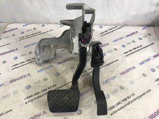 Опорний кронштейн педалей 4G1723117 Audi A6