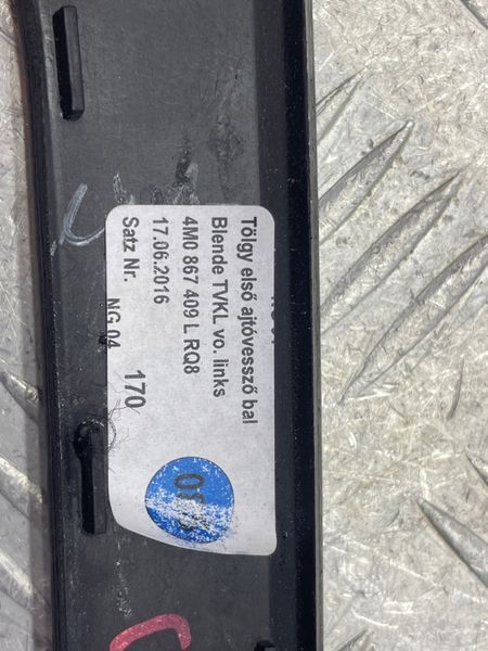Декоративна вставка дверей 4M0867409L Audi Q7