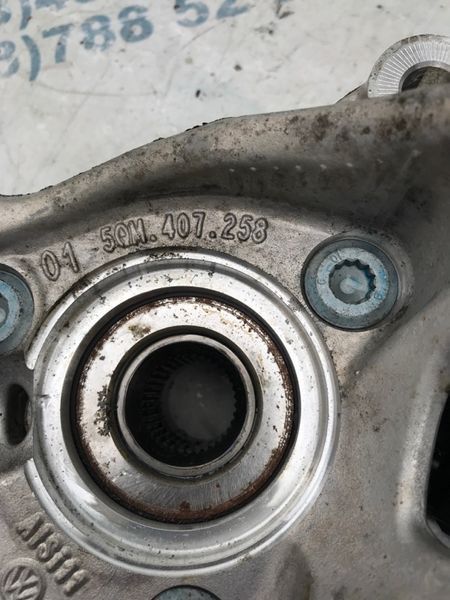 Поворотний кулак / цапфа з підшипником 5QM407254 Volkswagen Tiguan