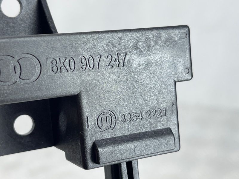 Антена безключового доступу (KESSY) 8K0907247 Audi A8 Audi A4, Audi A4 Allroad, Audi A5, Audi A6, Audi A7, Audi A8, Audi Q5, Audi RS5, Audi RS7, Audi S4, Audi S5, Audi S6, Audi S7, Audi S8, Audi SQ5
