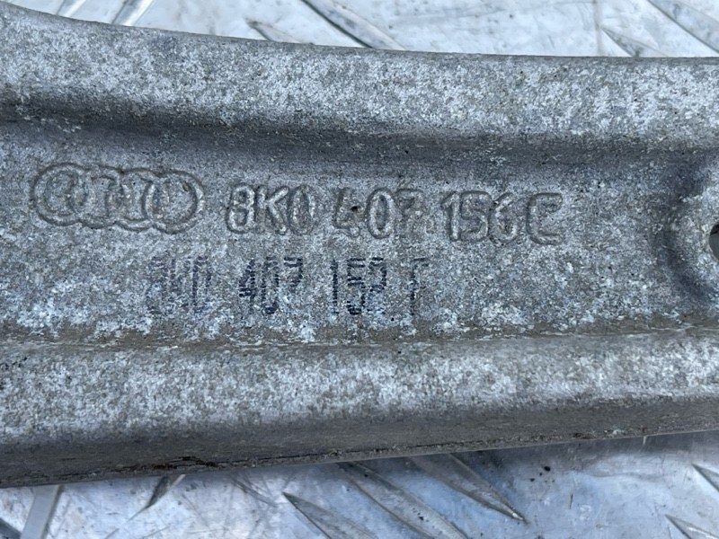 Важіль передньої підвіски несучий нижній 8K0407156C Audi A6