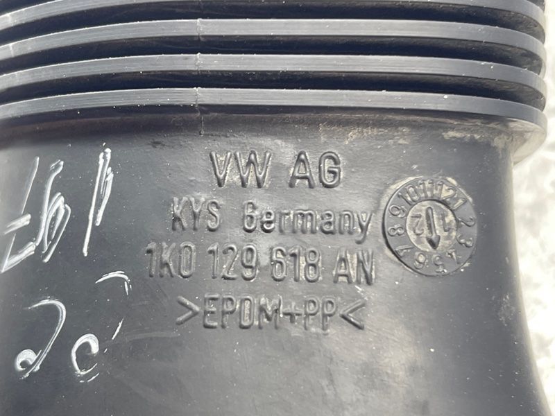 Патрубок воздушного фильтра 1K0129618AN Volkswagen CC