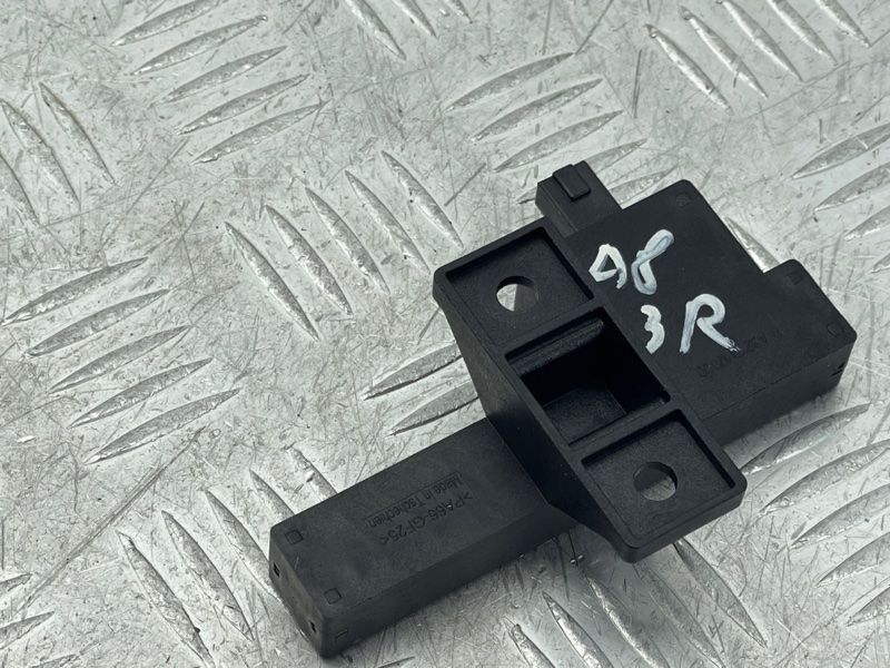 Антена безключового доступу (KESSY) 8K0907247 Audi A8 Audi A4, Audi A4 Allroad, Audi A5, Audi A6, Audi A7, Audi A8, Audi Q5, Audi RS5, Audi RS7, Audi S4, Audi S5, Audi S6, Audi S7, Audi S8, Audi SQ5