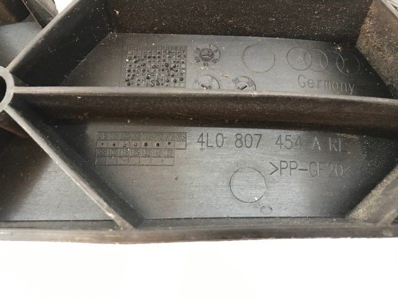 Направляюча заднього бампера 4L0807454A Audi Q7