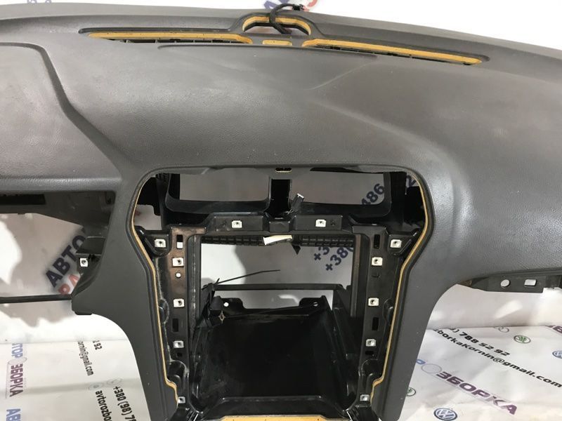 Торпедо з подушкою безпеки Ford Fusion