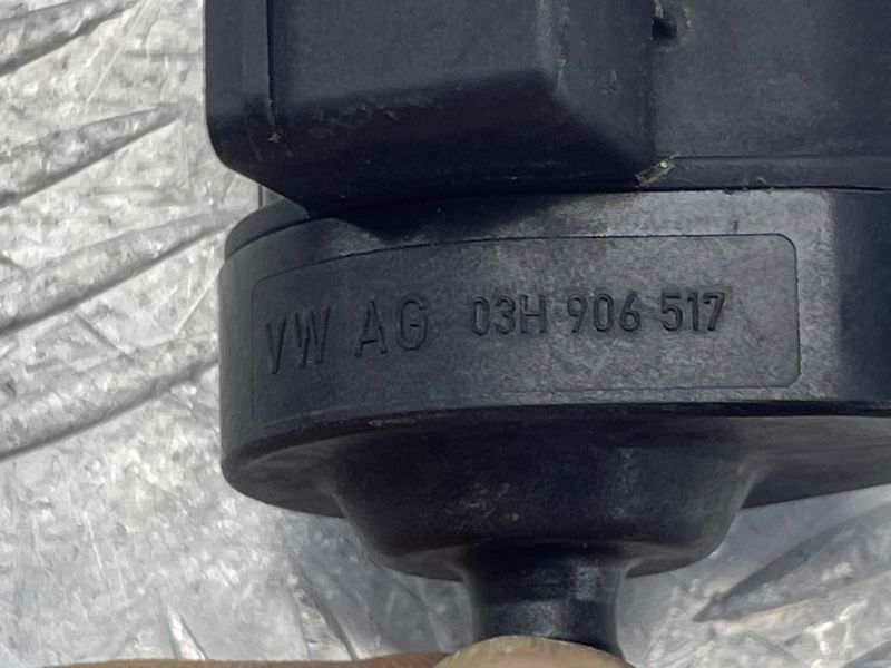 Клапан вентиляції паливного бака 03H906517 Volkswagen Touareg