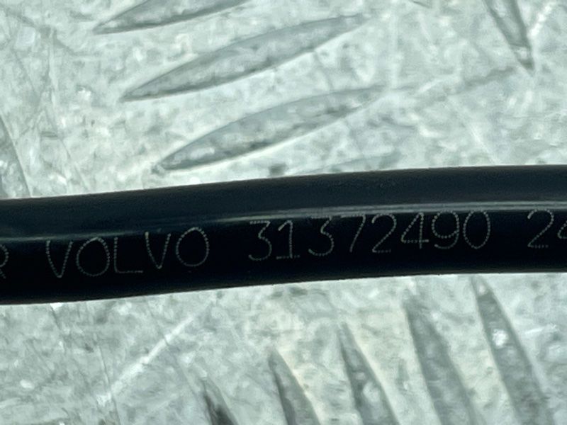 Трубка вакуумна 31372490 Volvo XC60