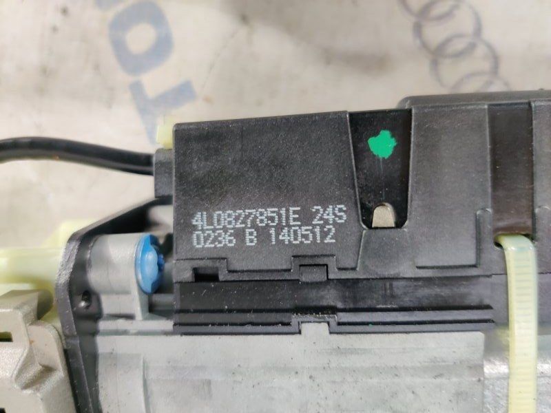 Привідний блок кришки багажника 4L0827851E Audi Q7