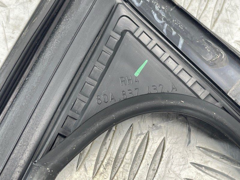 Накладка дверей 80A837432A Audi Q5