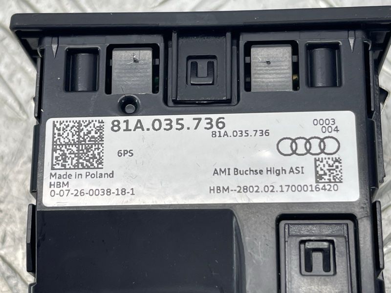 Роз'єм для підключення зовнішніх аудіоджерел (2x USB + 1x AUX-IN) 81A035736 Audi A7 Audi A3, Audi A6, Audi A7, Audi RS3, Audi S6