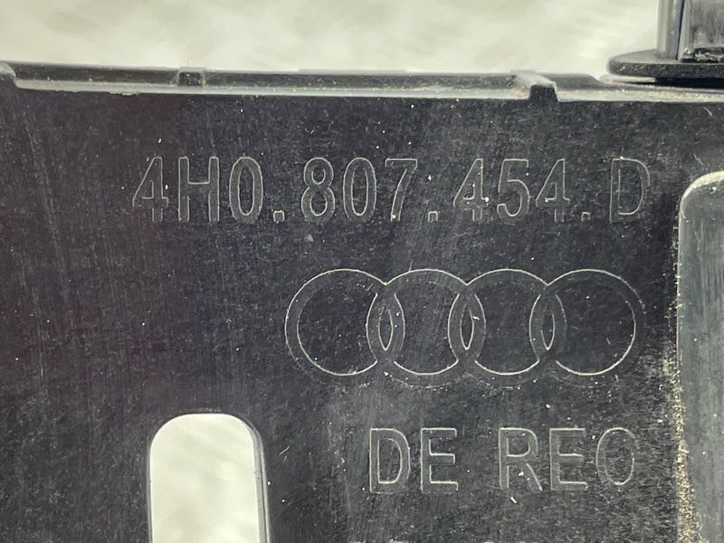 Направляющая заднего бампера 4H0807454D Audi A8