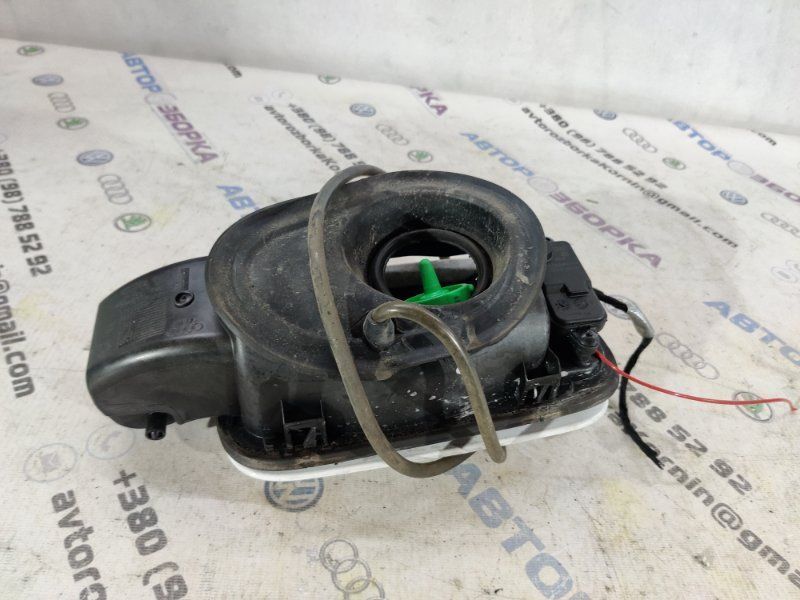Корпус лючка кришки паливного бака в зборі 4G0809906C Audi A6