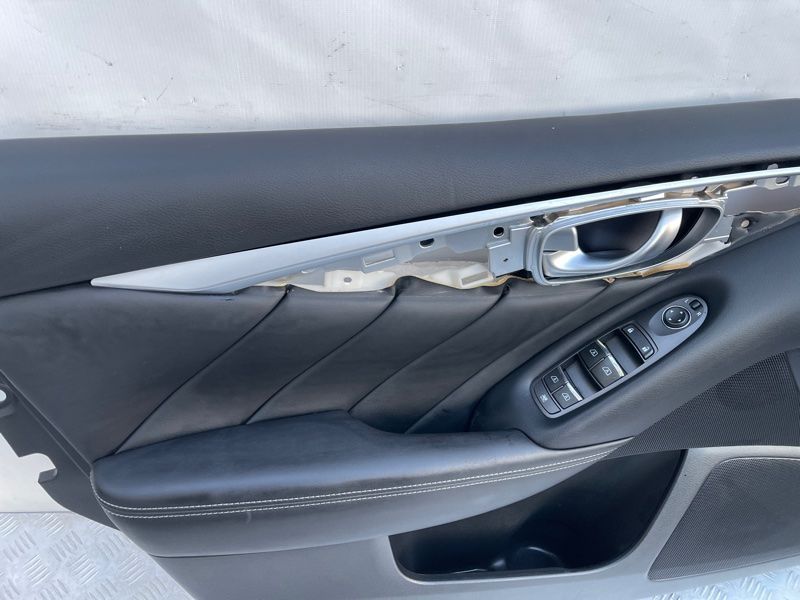 Обшивка дверей Infiniti Q50