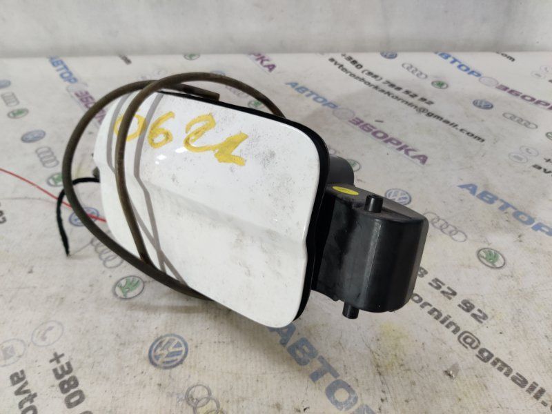 Корпус лючка кришки паливного бака в зборі 4G0809906C Audi A6