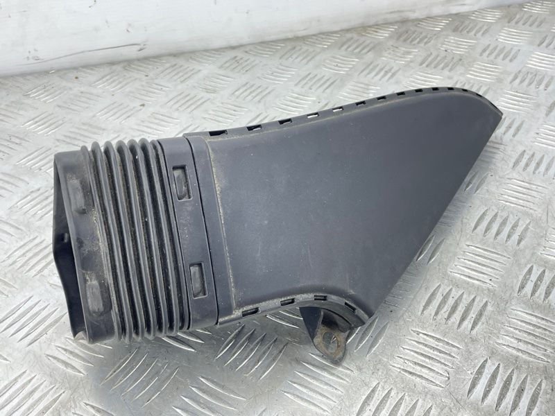 Повітрозабірник 4k0129520b Audi A6