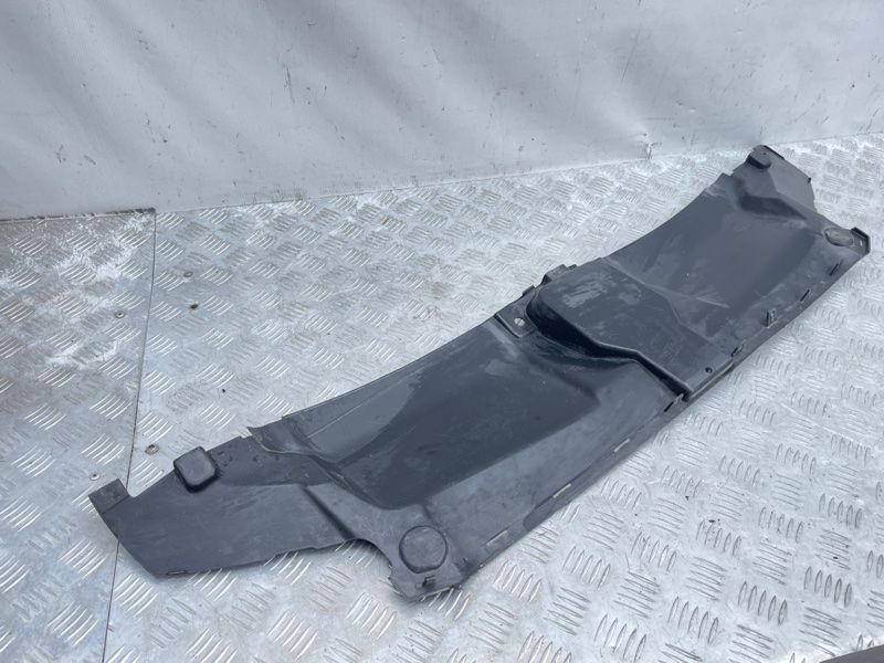 Накладка радиатора 4G0807081D Audi A6