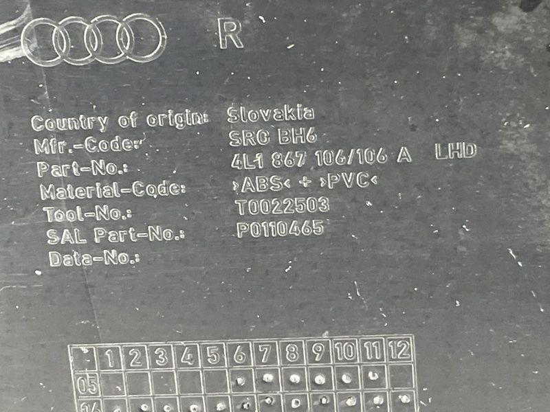 Обшивка дверей Audi Q7