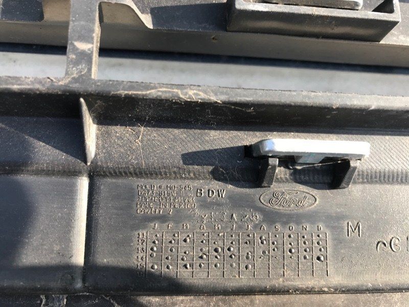 Решітка радіатора Ford Fusion