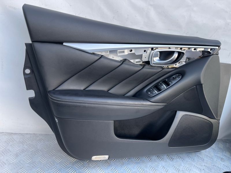 Обшивка дверей Infiniti Q50