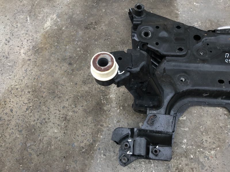 Підрамник передній Ford Escape