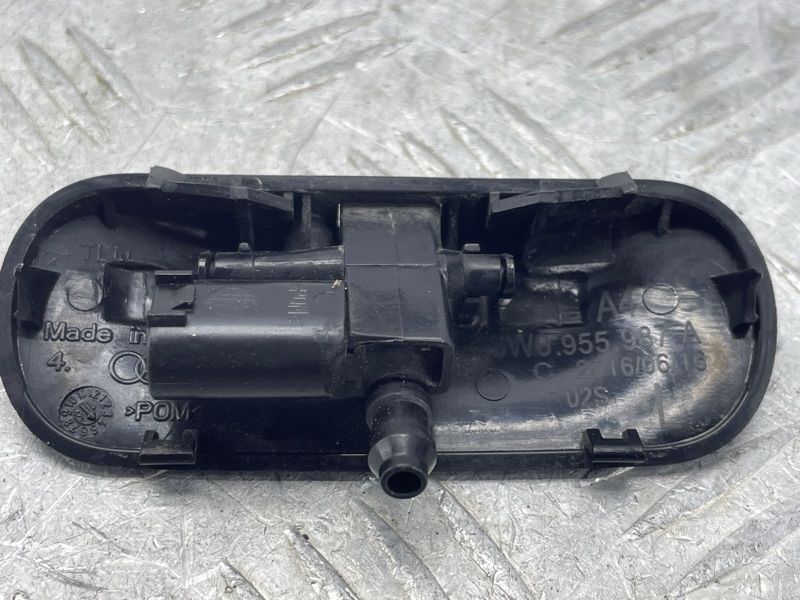 Форсунка омивача лобового скла з підігрівом 8W0955987A Audi A4 Allroad