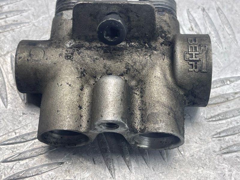 Регулятор температури масла 7L0317027A Audi Q7