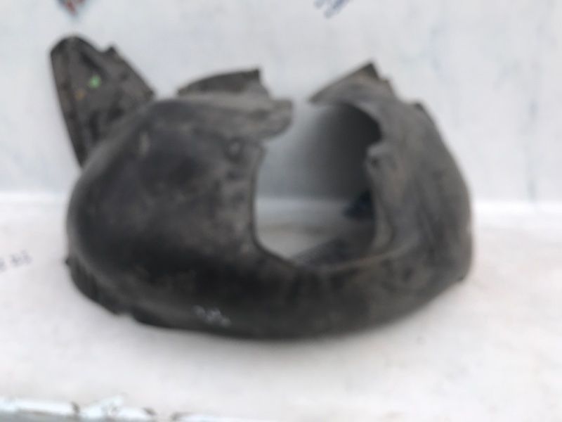 Підкрилок 561805911 Volkswagen Passat