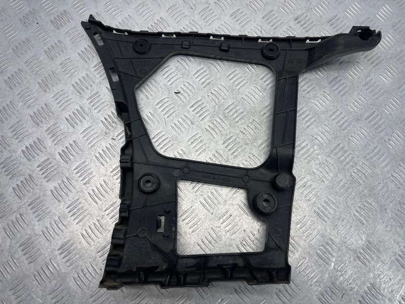 Направляюча заднього бампера 4M0807454 Audi Q7
